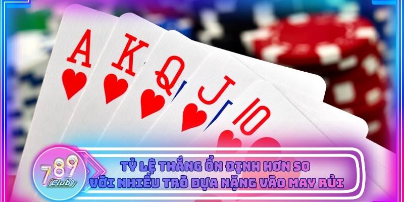 Các cửa Player Banker và Tie được bố trí rõ ràng trên bàn Baccarat
